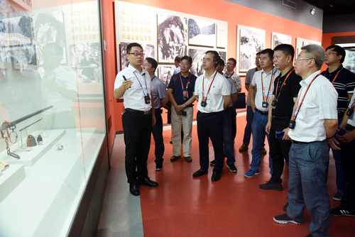 参观红旗渠纪念馆 参观红旗渠纪念馆