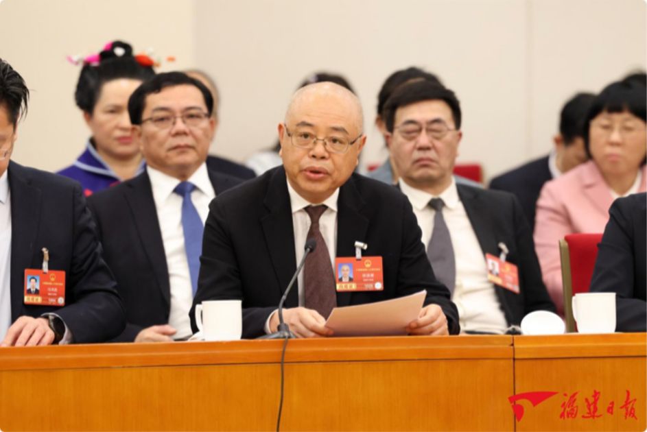 中央电视台播出全国人大代表、beat体育365官网校长陈国鹰在福建代表团举行开放团组活动的回答记者提问